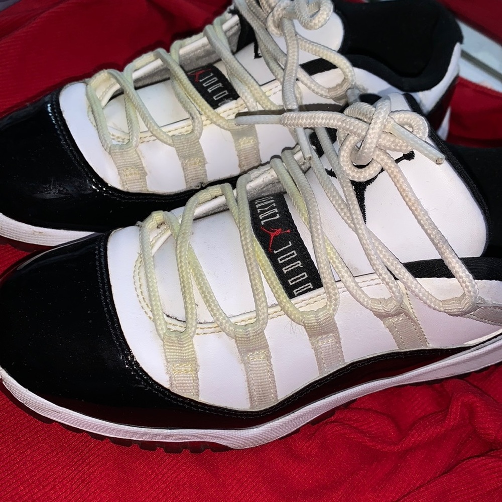 Jordan 11s low red & white